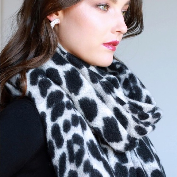 White Leopard Oversized Soft Scarf - Picture 3 of 5